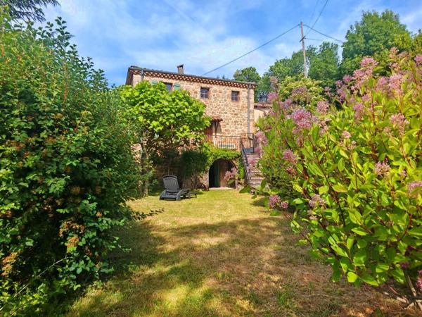 Charmante maison en pierre avec jardin – Saint-Apollinaire-de-Rias
