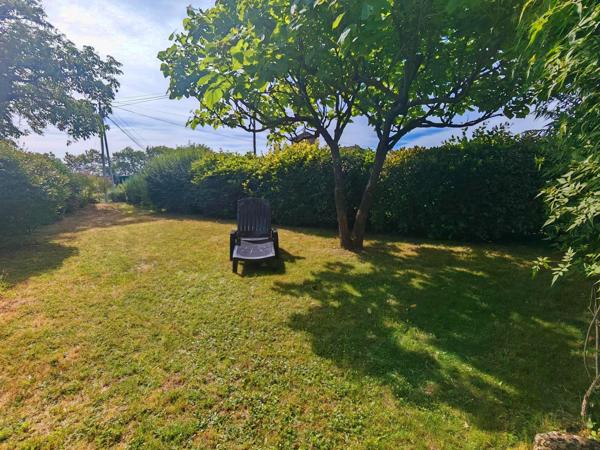 Charmante maison en pierre avec jardin – Saint-Apollinaire-de-Rias