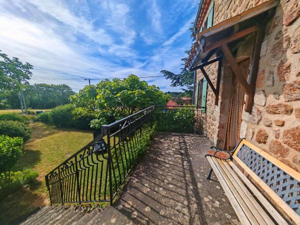 Charmante maison en pierre avec jardin – Saint-Apollinaire-de-Rias
