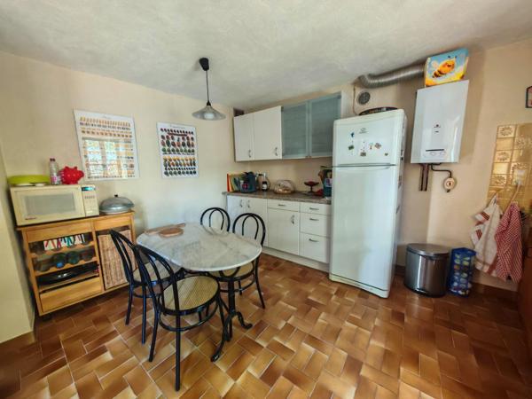 Charmante maison en pierre avec jardin – Saint-Apollinaire-de-Rias