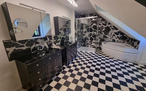 Maison à vendre    5 pièces • 207 m2 Glandon