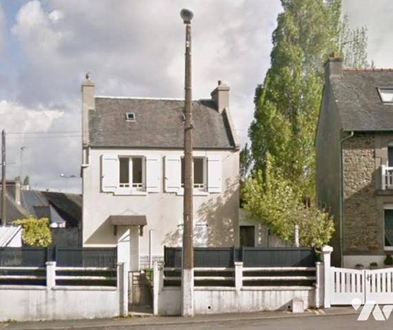 CHARMANTE MAISON EN PIERRE  EN CENTRE VILLE