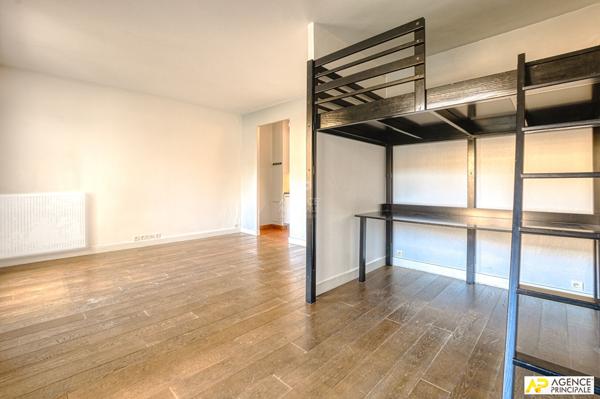 Versailles Notre Dame - Studio/2 pieces de 38.20 m² carrez situé au 1er étage avec ascenseur et box 345 000 € **  - Référence  28052