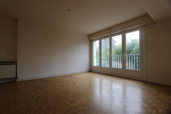 SUR LES BORDS DU HALAGE, UN APPARTEMENT TYPE 2 À RÉNOVER AVEC PARKING. - A QUIMPER Quimper OUEST Quimper PROCHE CENTRE