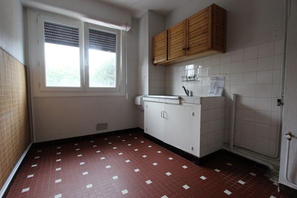 SUR LES BORDS DU HALAGE, UN APPARTEMENT TYPE 2 À RÉNOVER AVEC PARKING. - A QUIMPER Quimper OUEST Quimper PROCHE CENTRE