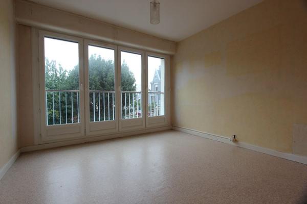 SUR LES BORDS DU HALAGE, UN APPARTEMENT TYPE 2 À RÉNOVER AVEC PARKING. - A QUIMPER Quimper OUEST Quimper PROCHE CENTRE