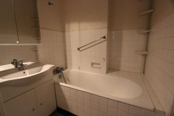 SUR LES BORDS DU HALAGE, UN APPARTEMENT TYPE 2 À RÉNOVER AVEC PARKING. - A QUIMPER Quimper OUEST Quimper PROCHE CENTRE