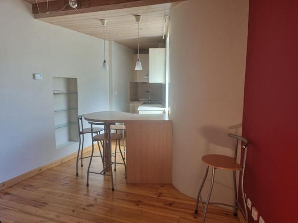 BOULIEU LES ANNONAY 07100  Maison en pierre de 43.63m² répartis sur 3 niveaux avec agencement optimisé et en très bon état général