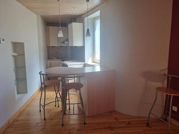 BOULIEU LES ANNONAY 07100  Maison en pierre de 43.63m² répartis sur 3 niveaux avec agencement optimisé et en très bon état général