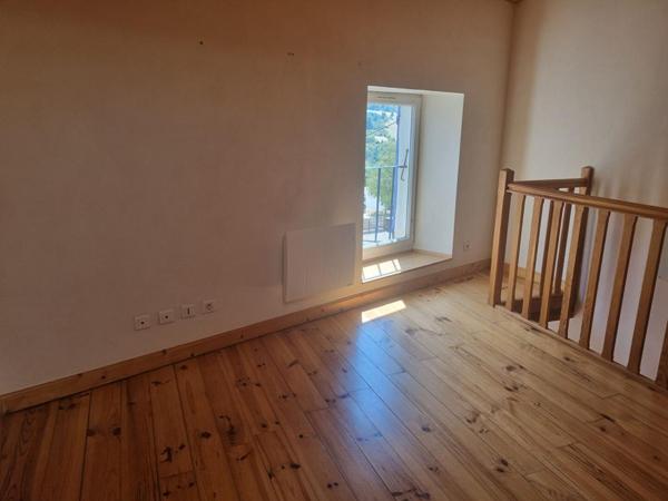 BOULIEU LES ANNONAY 07100  Maison en pierre de 43.63m² répartis sur 3 niveaux avec agencement optimisé et en très bon état général