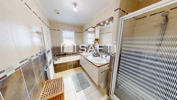 À Vars, Maison familiale plain pied récente alliant confort moderne, économies d’énergie et proximité immédiate de toutes commodités !