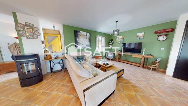 À Vars, Maison familiale plain pied récente alliant confort moderne, économies d’énergie et proximité immédiate de toutes commodités !