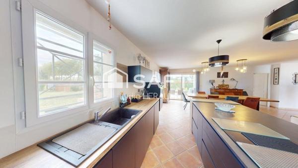 À Vars, Maison familiale plain pied récente alliant confort moderne, économies d’énergie et proximité immédiate de toutes commodités !