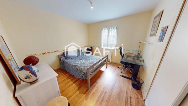 À Vars, Maison familiale plain pied récente alliant confort moderne, économies d’énergie et proximité immédiate de toutes commodités !