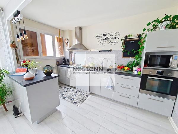 Beau T3 rénové de 70 m² au 9? étage avec 2 balcons