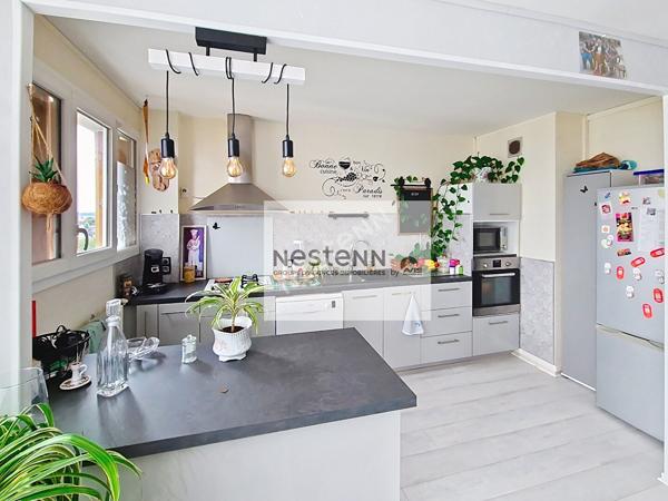 Beau T3 rénové de 70 m² au 9? étage avec 2 balcons