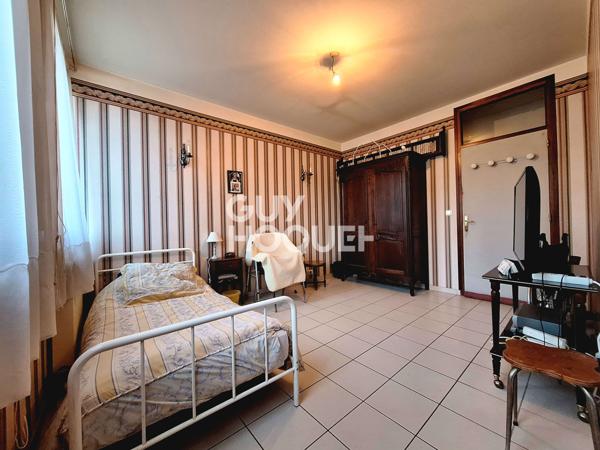 DOULLENS HYPER CENTRE - MAISON INDIVIDUELLE D'ENVIRON 180M² AVEC JARDIN ET UN SOUS SOL COMPLET