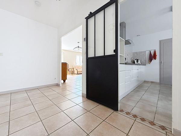 SOUS COMPROMIS - Maison de plain pied, lumineuse, 3 chambres, garage et jardin -  112 m2