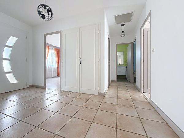 SOUS COMPROMIS - Maison de plain pied, lumineuse, 3 chambres, garage et jardin -  112 m2
