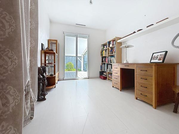 SOUS COMPROMIS - Maison de plain pied, lumineuse, 3 chambres, garage et jardin -  112 m2