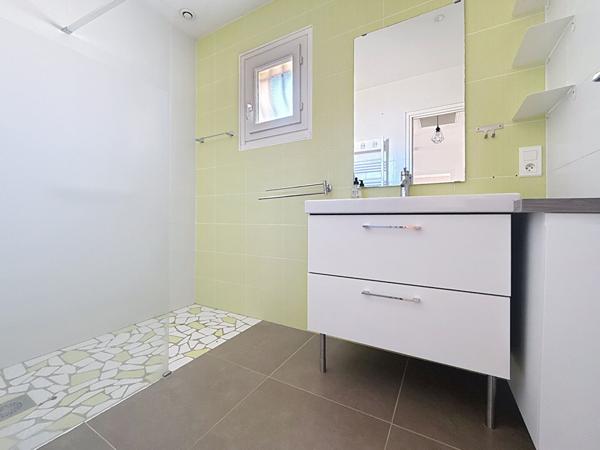 SOUS COMPROMIS - Maison de plain pied, lumineuse, 3 chambres, garage et jardin -  112 m2