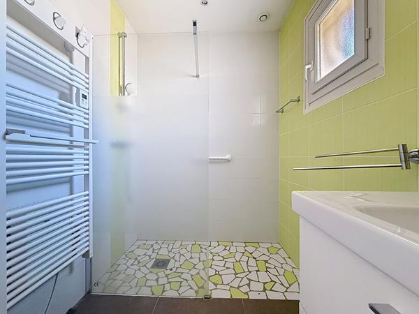 SOUS COMPROMIS - Maison de plain pied, lumineuse, 3 chambres, garage et jardin -  112 m2