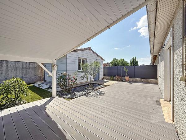 SOUS COMPROMIS - Maison de plain pied, lumineuse, 3 chambres, garage et jardin -  112 m2