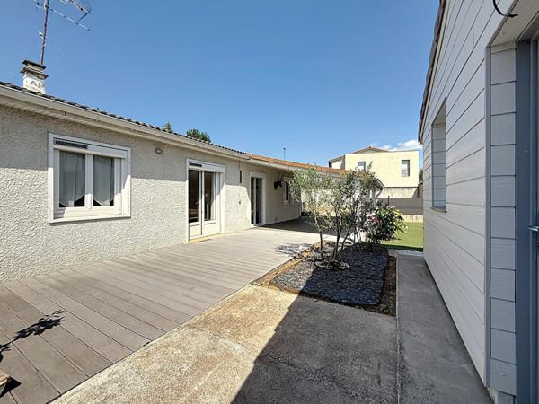 SOUS COMPROMIS - Maison de plain pied, lumineuse, 3 chambres, garage et jardin -  112 m2