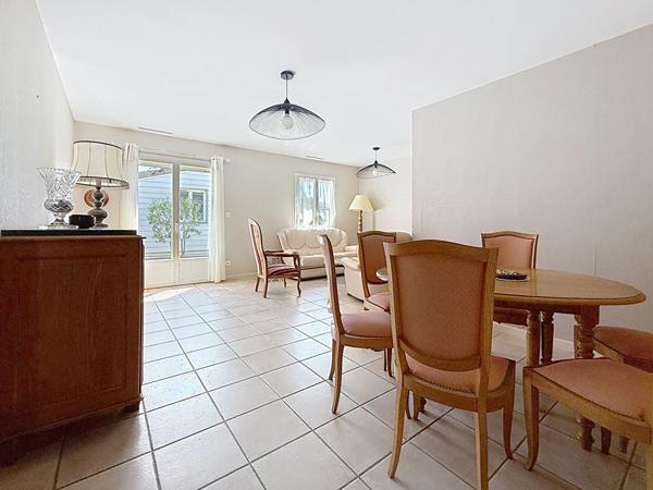 SOUS COMPROMIS - Maison de plain pied, lumineuse, 3 chambres, garage et jardin -  112 m2