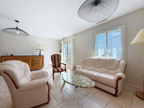 SOUS COMPROMIS - Maison de plain pied, lumineuse, 3 chambres, garage et jardin -  112 m2