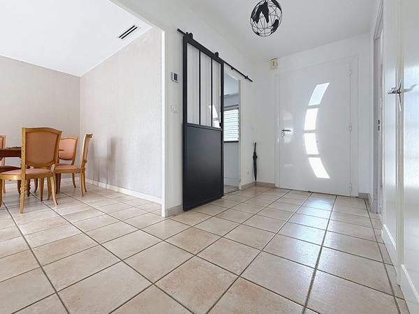 SOUS COMPROMIS - Maison de plain pied, lumineuse, 3 chambres, garage et jardin -  112 m2