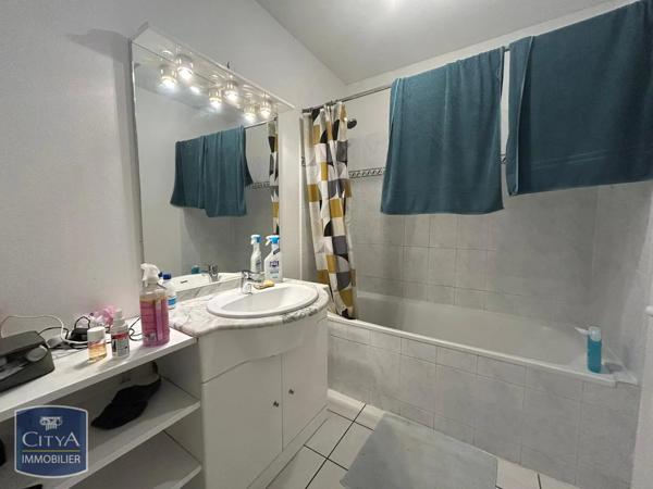 Maison à louer 4 pièces 84.38m² Saint-Pantaléon-de-Larche (19600)