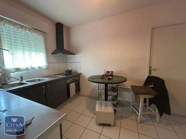 Maison à louer 4 pièces 84.38m² Saint-Pantaléon-de-Larche (19600)