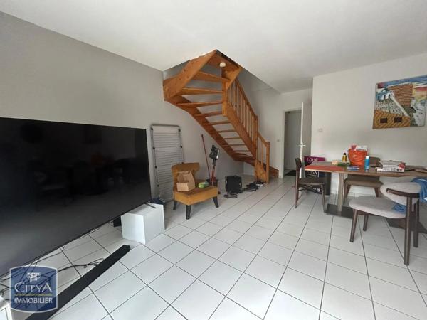 Maison à louer 4 pièces 84.38m² Saint-Pantaléon-de-Larche (19600)