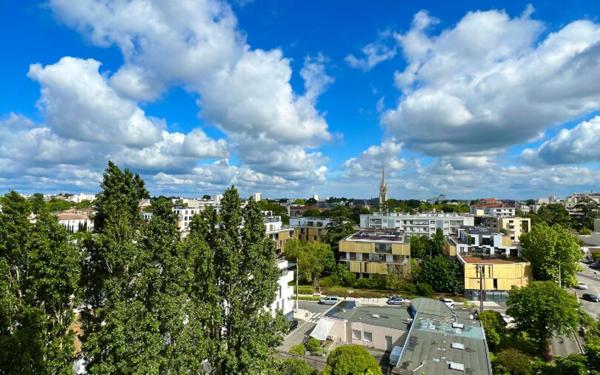 Appartement à vendre    4 pièces •  Bordeaux