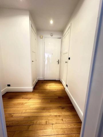 Charmant deux pièces dans immeuble pierres de taille