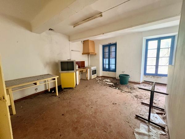 Immeuble à vendre LORGUES (83)