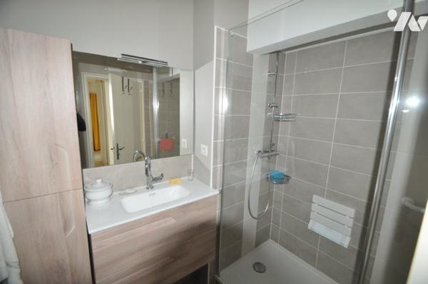 Appartement avec cave et garage.