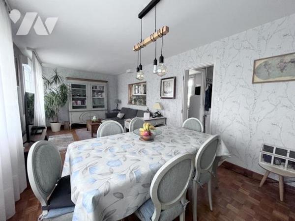 Propriété composée de 3 Logements (B997)