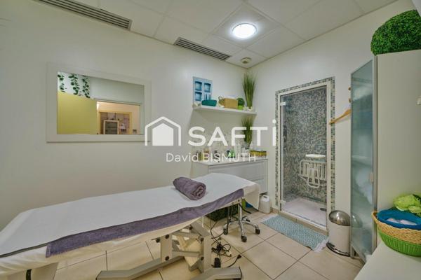 CESSION DE DROIT AU BAIL LOCAL COMMERCIAL DE 77 M2 AVEC VITRINE DE 10 METRES IDEAL CABINET MEDICAL PLACE CHARRAS COURBEVOIE