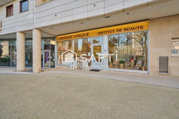 CESSION DE DROIT AU BAIL LOCAL COMMERCIAL DE 77 M2 AVEC VITRINE DE 10 METRES IDEAL CABINET MEDICAL PLACE CHARRAS COURBEVOIE