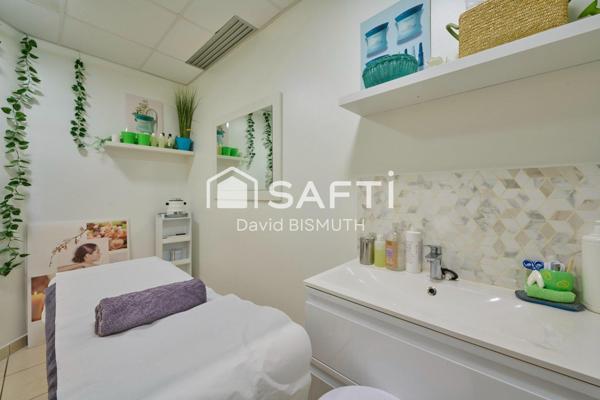 CESSION DE DROIT AU BAIL LOCAL COMMERCIAL DE 77 M2 AVEC VITRINE DE 10 METRES IDEAL CABINET MEDICAL PLACE CHARRAS COURBEVOIE