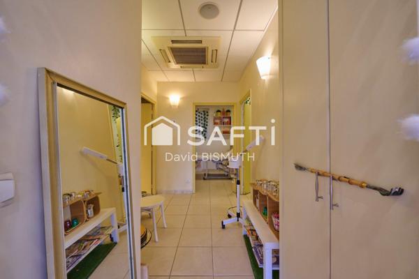 CESSION DE DROIT AU BAIL LOCAL COMMERCIAL DE 77 M2 AVEC VITRINE DE 10 METRES IDEAL CABINET MEDICAL PLACE CHARRAS COURBEVOIE