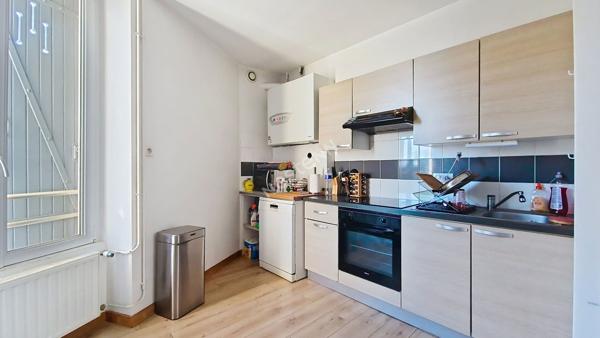 Opportunité investisseur : immeuble sans vacance locative avec 4 logements et stationnement privé