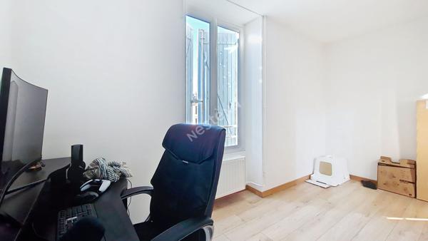 Opportunité investisseur : immeuble sans vacance locative avec 4 logements et stationnement privé