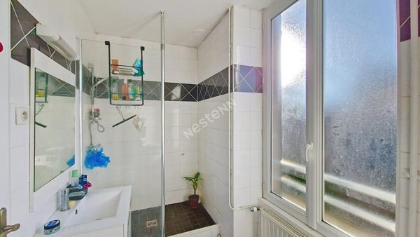 Opportunité investisseur : immeuble sans vacance locative avec 4 logements et stationnement privé