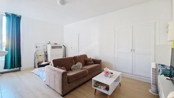 Opportunité investisseur : immeuble sans vacance locative avec 4 logements et stationnement privé