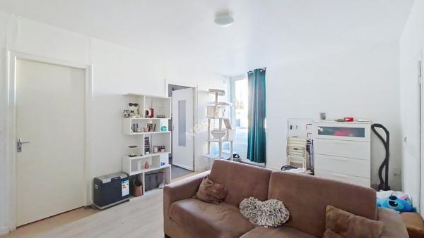 Opportunité investisseur : immeuble sans vacance locative avec 4 logements et stationnement privé