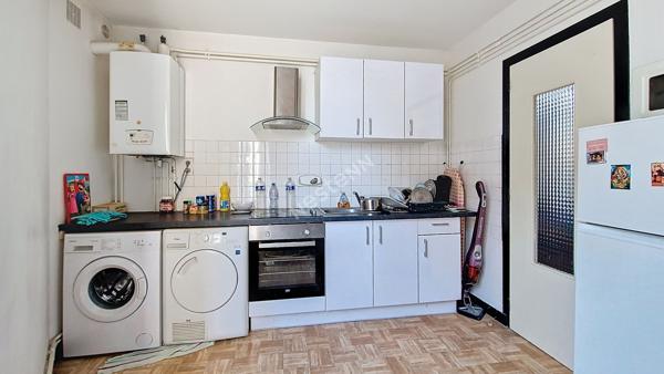 Opportunité investisseur : immeuble sans vacance locative avec 4 logements et stationnement privé