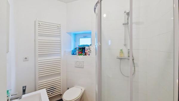 Opportunité investisseur : immeuble sans vacance locative avec 4 logements et stationnement privé